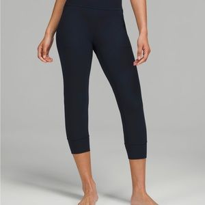 Lululemon align jogger cropped 23” size 2 in True Navy